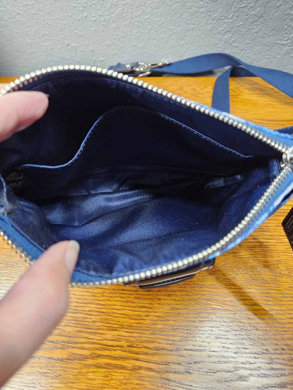 Coach Poppy Denim Print Swing Pack - Picture 11 of 15